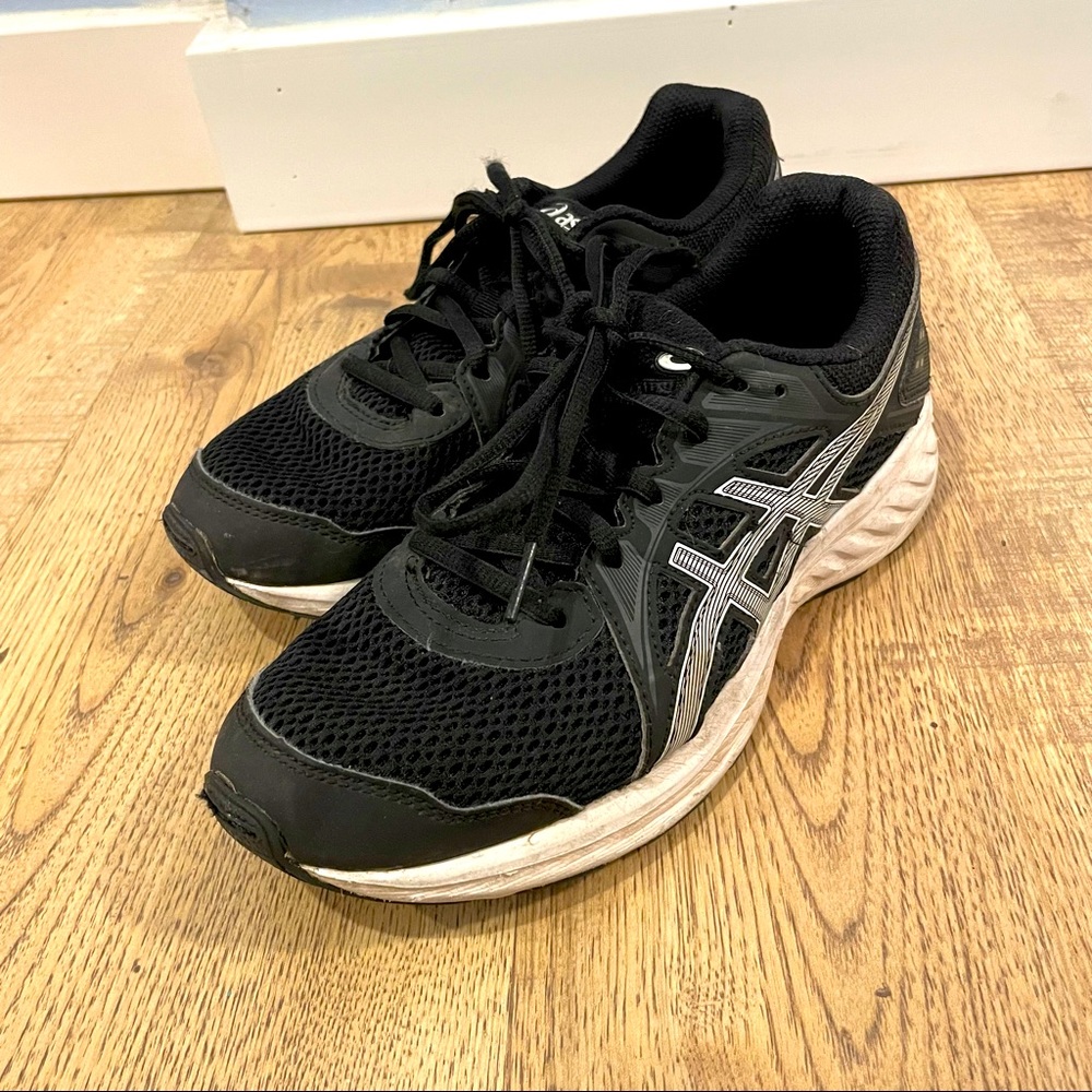 Boy’s  Asics sneaker